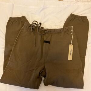 Essentials Sweatpants in the color Wood